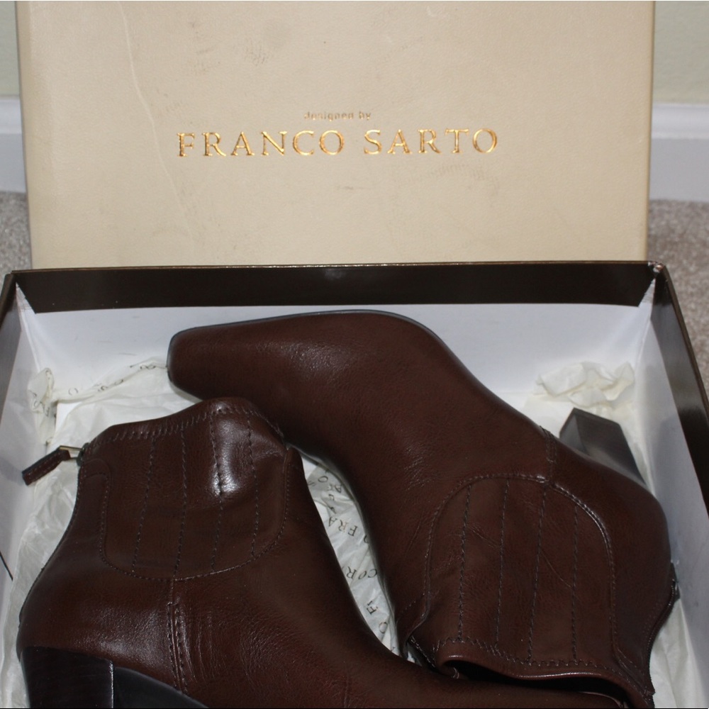 Brown booties 💫